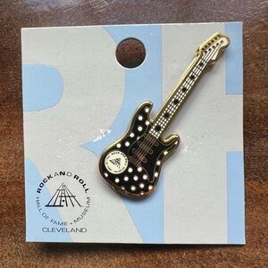 NEW Cleveland Rock N Roll Hall Of Fame Museum collectible Souvenir guitar pin